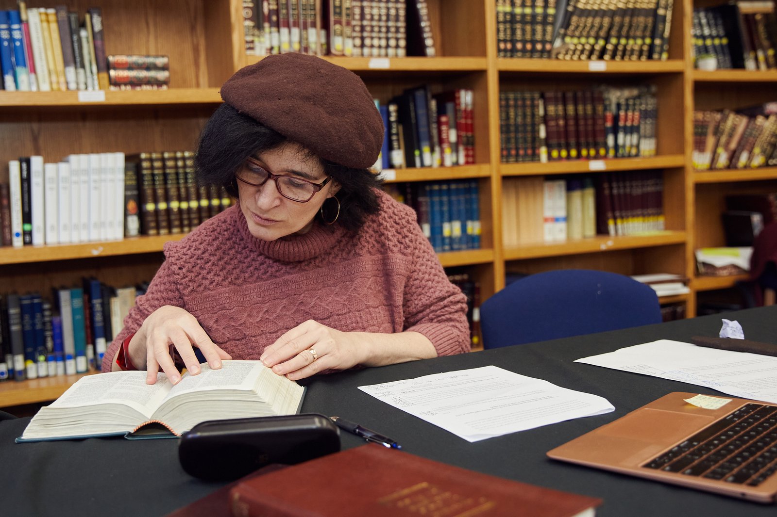 Ágnes Vető studying in the Maharat library.